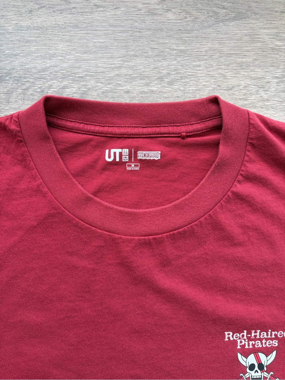 Uniqlo x One Piece Red-Haired Pirates Tee Sz.M - Picture 3 of 4